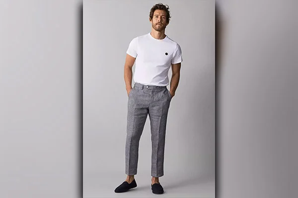 Gingham Pants With Crew-Neck T-shirts