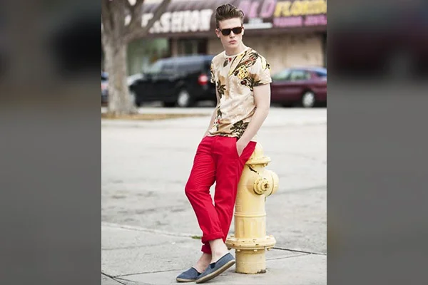 Men Outfits with Red Pants-30 Ways for Guys to Wear Red Pants | Red pants  outfit, Blue checkered shirt, Red pants men