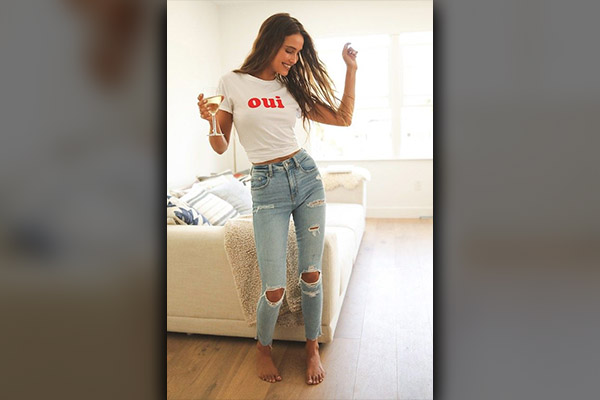 One Crop Top And Different Jeans – How To Style The Most Trendy Top Of 2024?