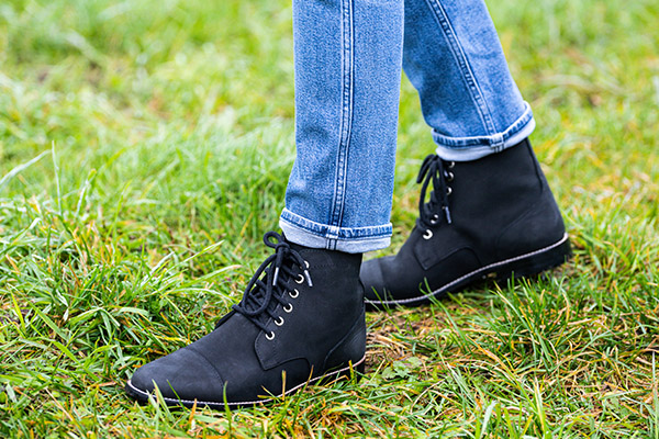 Wearing Men's Cowboy Boots With Jeans: Tips And Top Picks