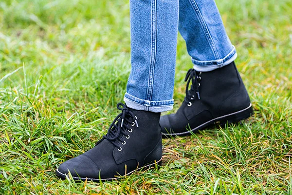Black Suede Cowboy Boots with Black Skinny Jeans Outfits For Men