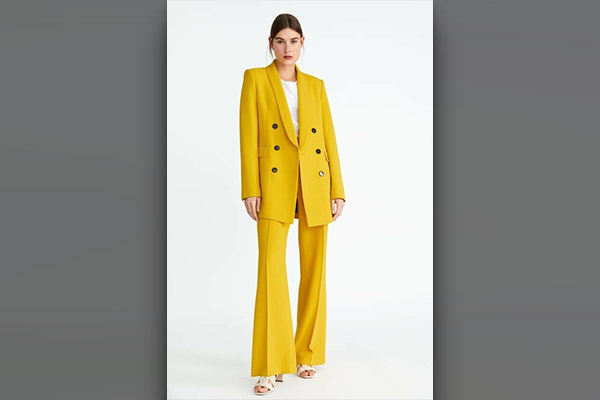 How to Wear a Trendy Yellow Pants Outfit in 2024?