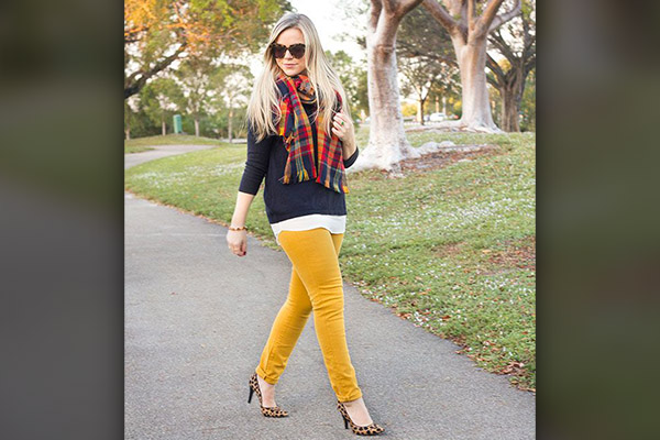 Mustard yellow shop jeans outfit