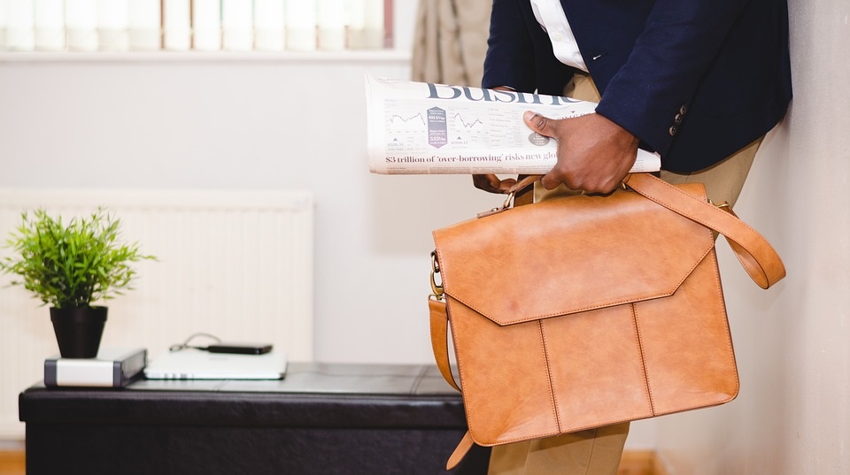 Briefcase or Messenger Bag? Know the Difference