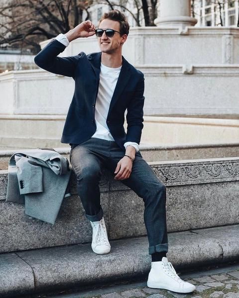 smart casual outfit with navy blazer and dark grey jeans