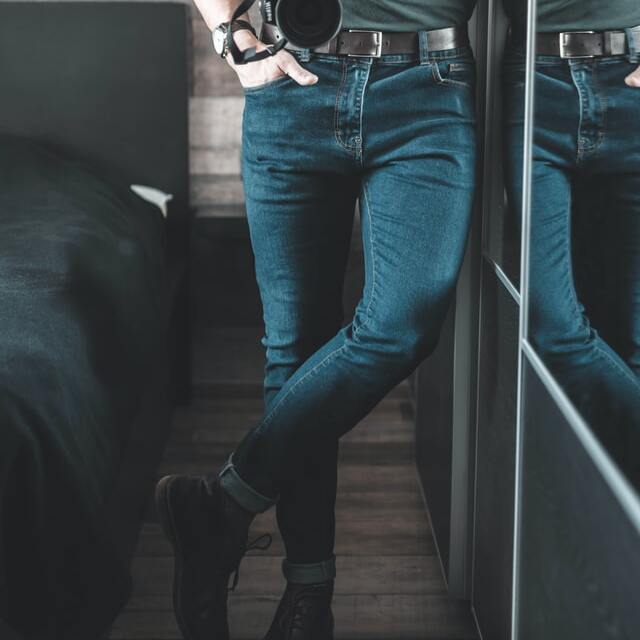 man in skinny jeans 
