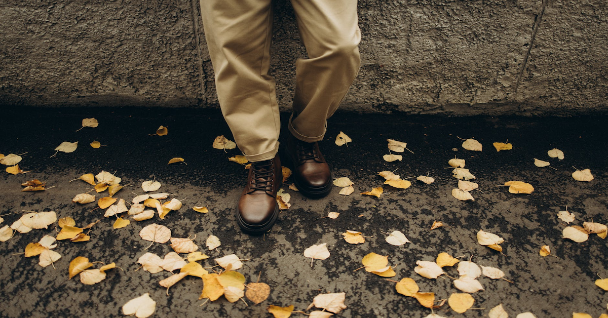 What to Wear with Khaki Pants? 10 Outfit Ideas with Khakis for Men