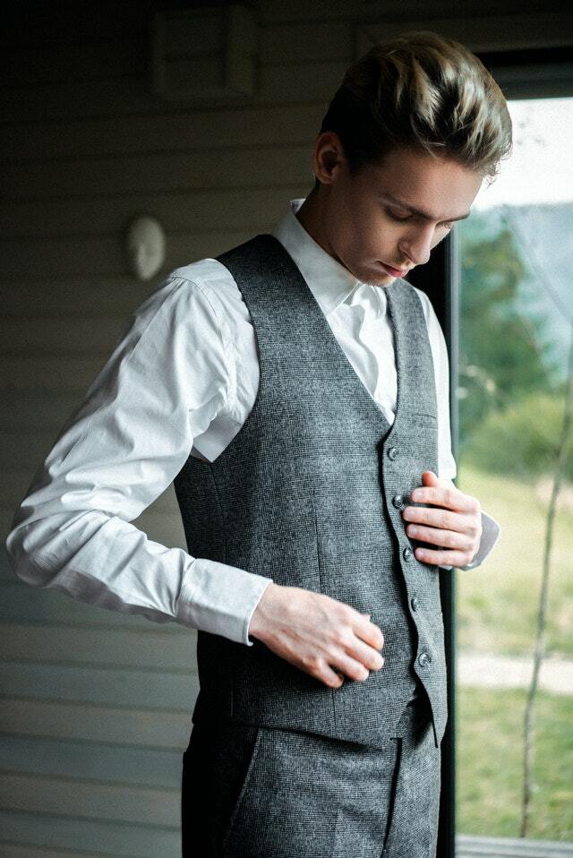 men's casual vest look