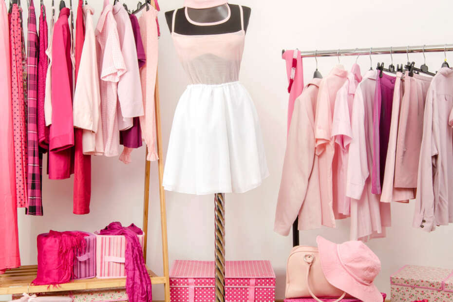 what colors go with pink clothes