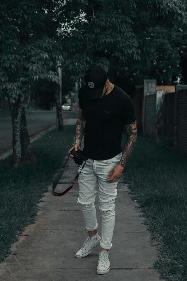 black tshirt and white jeans outfit