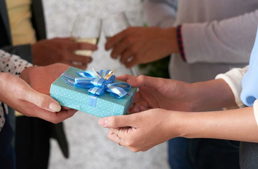 17 Practical Gifts For Entrepreneurs [Gift Guide] 