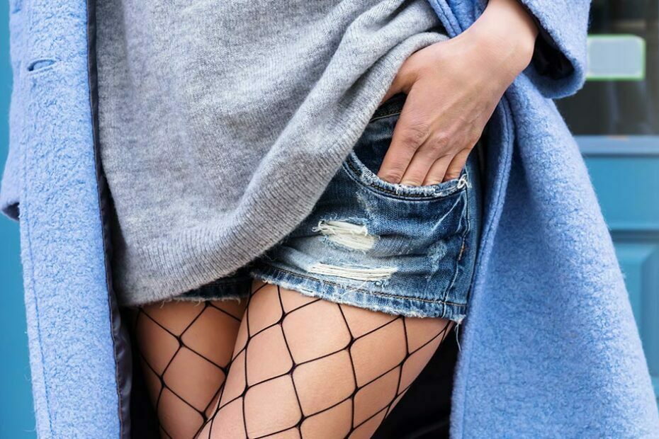 shorts and fishnet outfit ideas