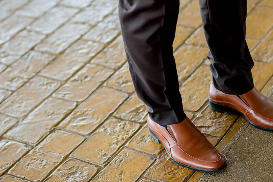 What color shoes can be worn with black men's pants? - Quora