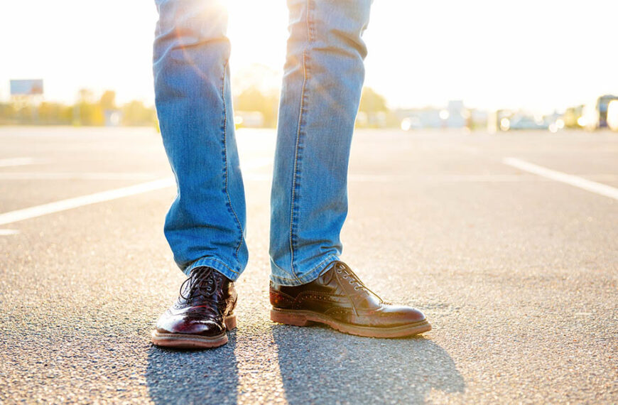 12 Tips to Wear Dress Shoes With Jeans