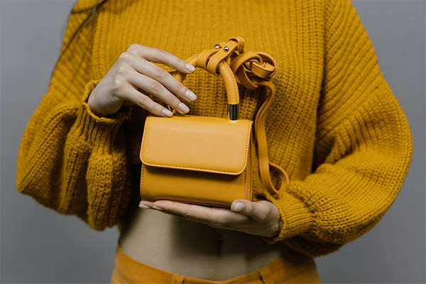 mustard sweater outfit