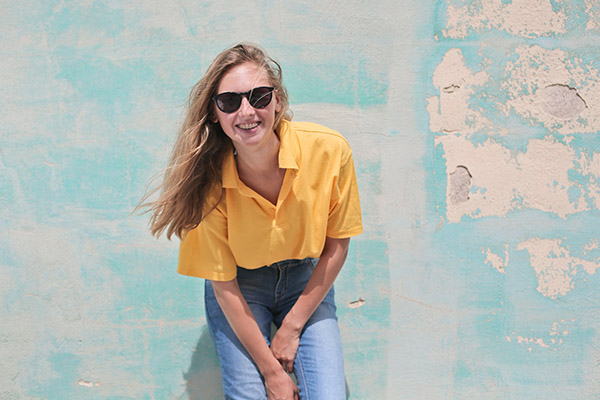 mustard sweater outfit