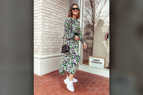 How to Wear a Midi Dress with Sneakers - the ultimate comfortable