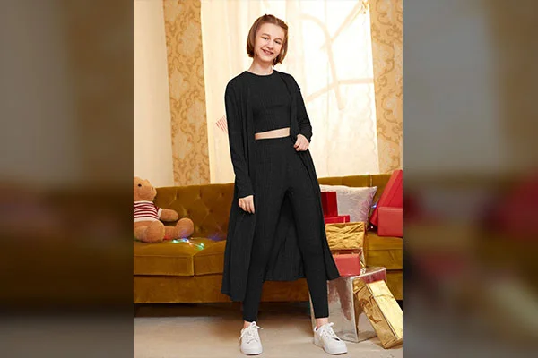 Black Outfits for Women in their Teens