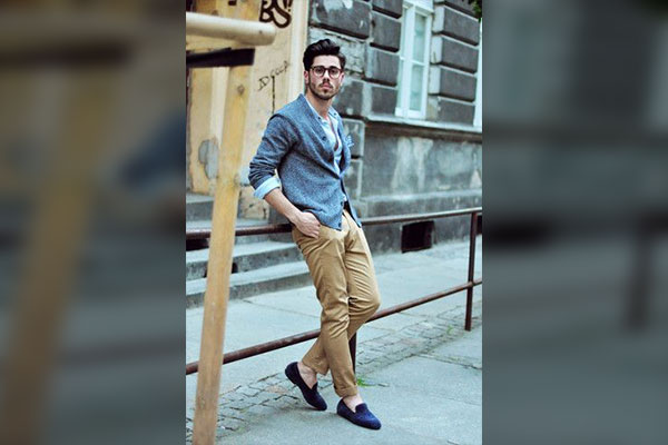 Casual Outfits with Blue Suede Shoes: Idea #1