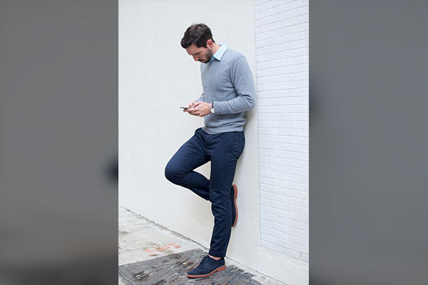 Casual Outfits with Blue Suede Shoes: Idea #3