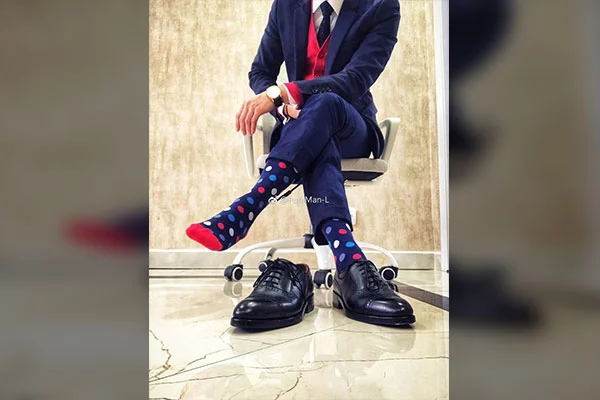 7 Rules to Follow When Wearing Socks With a Suit – StudioSuits