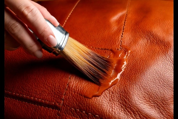 How to apply leather conditioning