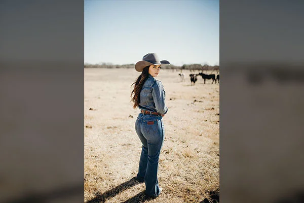 Cowgirl Outfits to Ace the Western Style