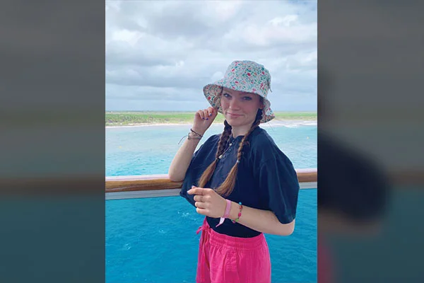 Crop Top + Crocs + Shorts + Straw Hat 