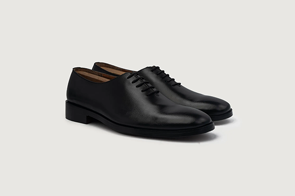 Director Wholecut Black Leather Shoes