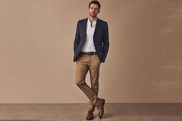 How To Dress Up in A Tailored Blazer with Jeans 