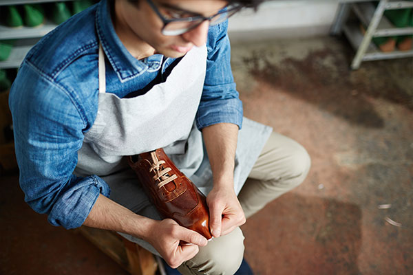 How To Stretch Out Leather Boots?