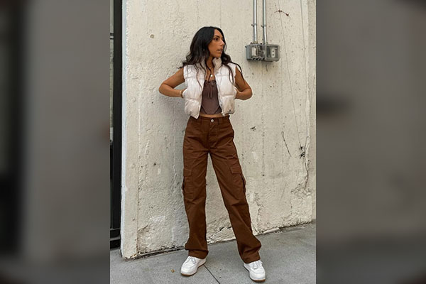 How to Style Brown Cargo Pants?