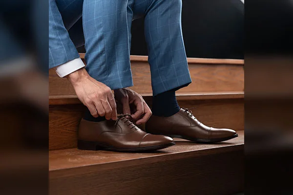 How to Wear Dress Shoes With Jeans 