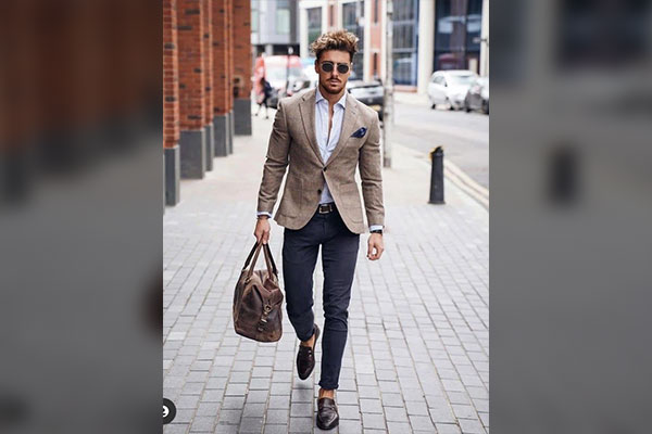 How to Wear Black Shoes with Khaki Pants: An Easy Guide - The Jacket ...