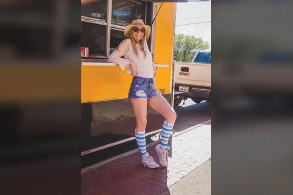 Vacation Babe - Solid Color Socks + Sneakers