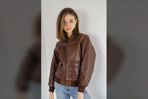 Women’s Dark Brown Leather Jacket Outfits