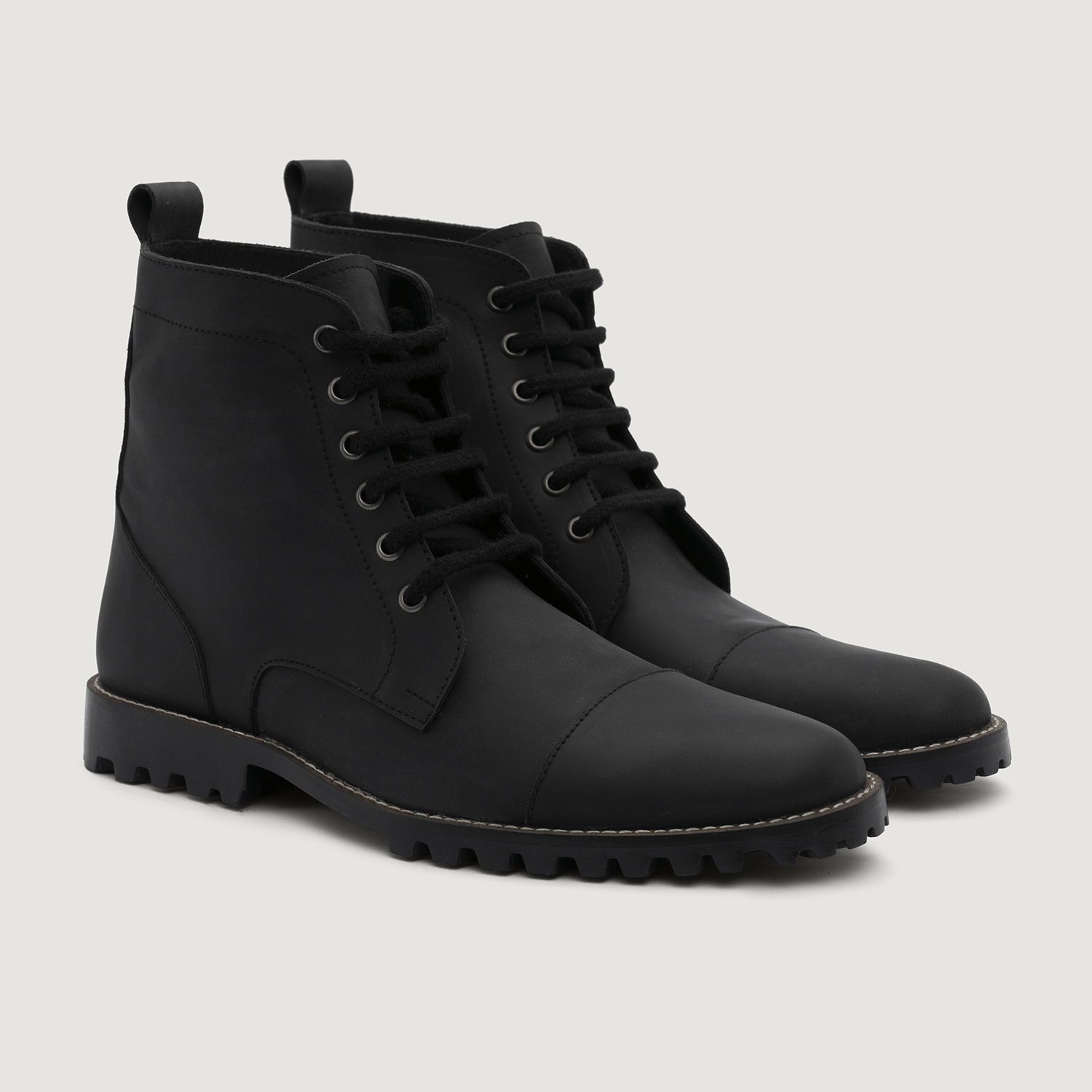 Knight Derby Matte Black Best Pull-up TerraGrip Boots