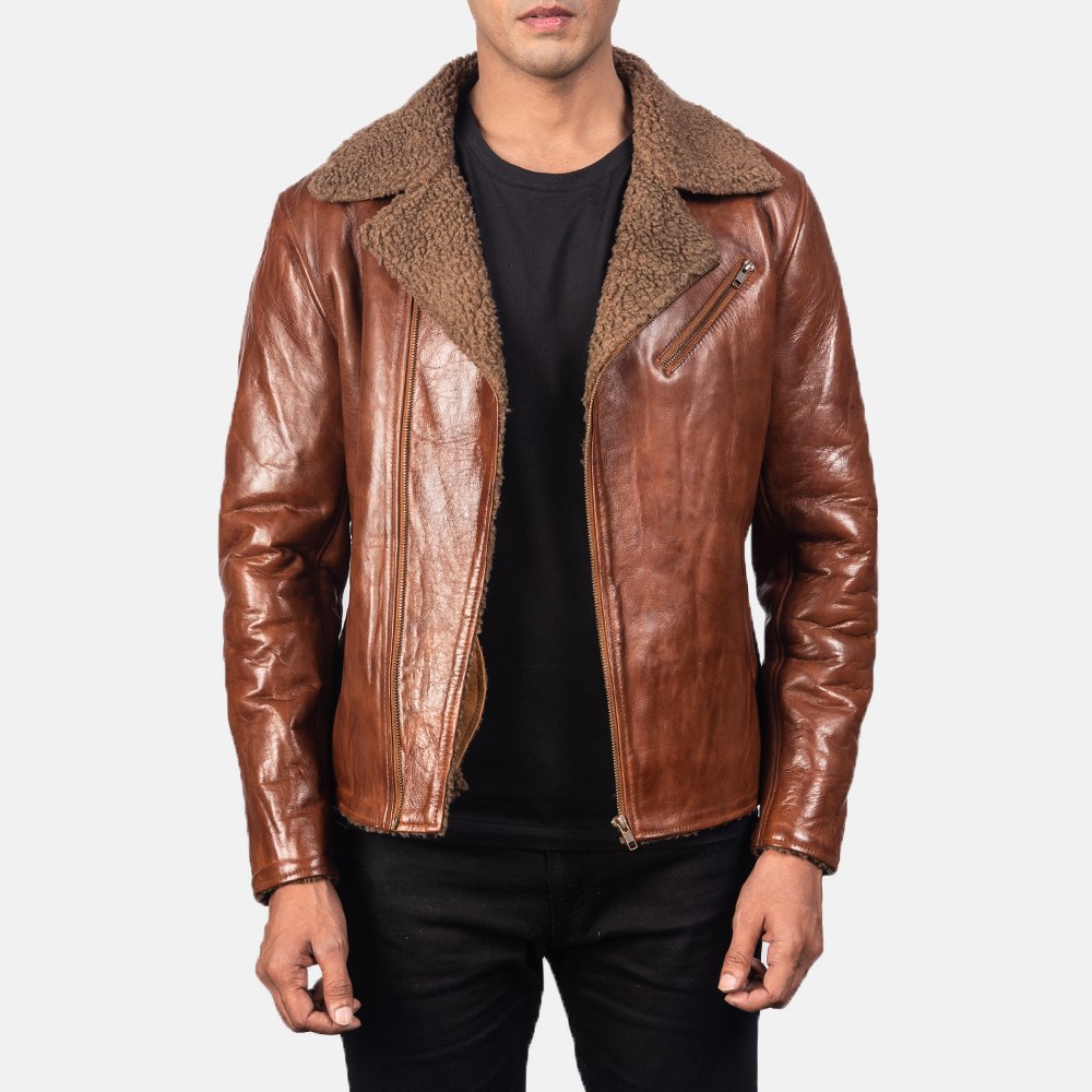 Áo khoác da màu nâu của Alberto Shearling